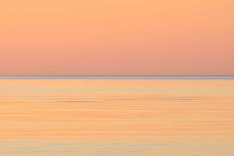 Zonsondergang boven zee bij Kwade Hoek